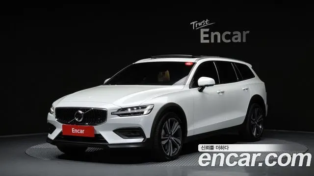 VOLVO V60 CROSS COUNTRY 2021