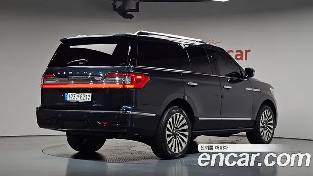 LINCOLN NAVIGATOR 2021