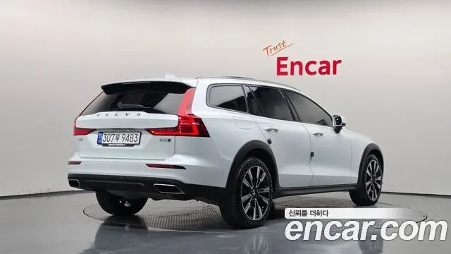VOLVO V60 CROSS COUNTRY 2022
