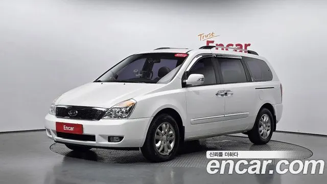 KIA CARNIVAL R 2012