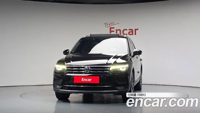 VOLKSWAGEN TIGUAN 2018 — 78 352 км, чёрный, Корея — под ключ — фото 3