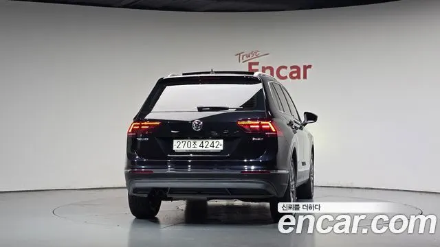 VOLKSWAGEN TIGUAN 2018 — 78 352 км, чёрный, Корея — под ключ — фото 4