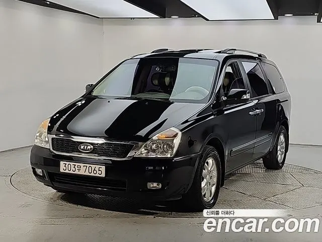 KIA CARNIVAL R 2012