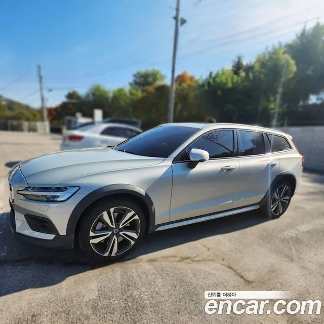 VOLVO V60 CROSS COUNTRY — из Кореи под ключ