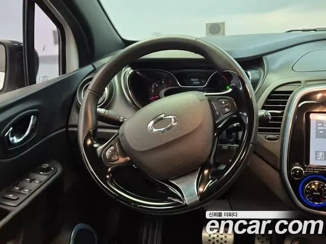 RENAULT KOREA QM3 2017 — 95 000 км, белый, Корея — под ключ — фото 9