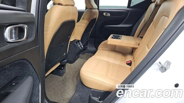 VOLVO XC40 2019 — 83 724 км, белый, Корея — под ключ — фото 12