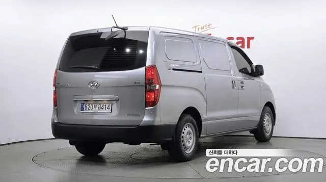 HYUNDAI GRAND STAREX 2018 — 166 103 км, серебристо-серый, Корея — под ключ — фото 2
