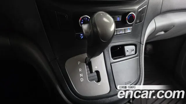 HYUNDAI GRAND STAREX 2018 — 166 103 км, серебристо-серый, Корея — под ключ — фото 9