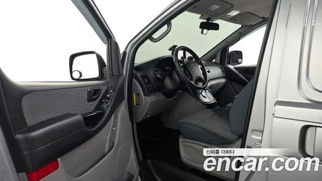 HYUNDAI GRAND STAREX 2018 — 166 103 км, серебристо-серый, Корея — под ключ — фото 10